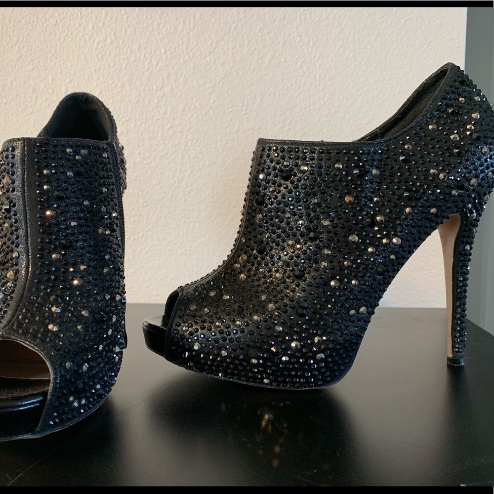Peep toe booties -black sz 9